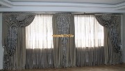 Многослойная драпировка для окон всегда больше, чем просто защита от солнечных лучей. Это целая картина, нарисованная дизайнерами.